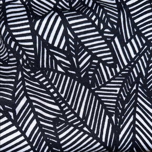 EUC - Lululemon Wunder Under Black and White Athletic Casual Banana Leaf Legging - Picture 8 of 8